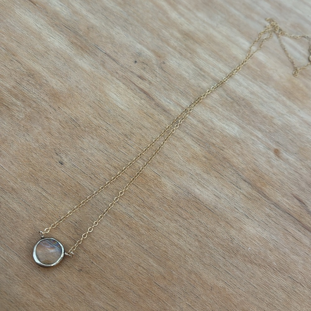 Gold toned pendant necklace